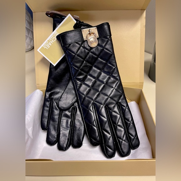Michael Kors NWT Leather Gloves & Gift Box Quilted w/Gold Accent MK Charms - Picture 1 of 9